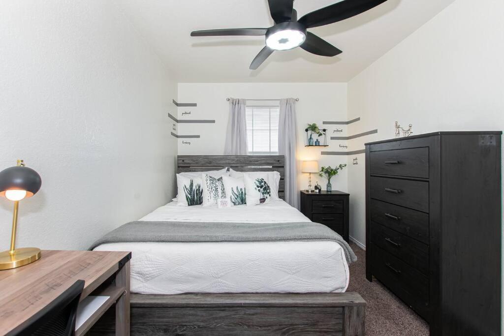 Experience Comfort With A King Bed At A Lower Cost Apartment Killeen Exterior photo