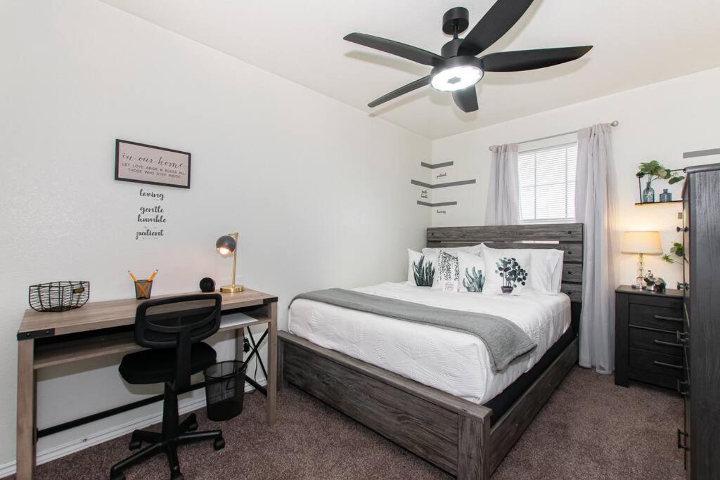 Experience Comfort With A King Bed At A Lower Cost Apartment Killeen Exterior photo